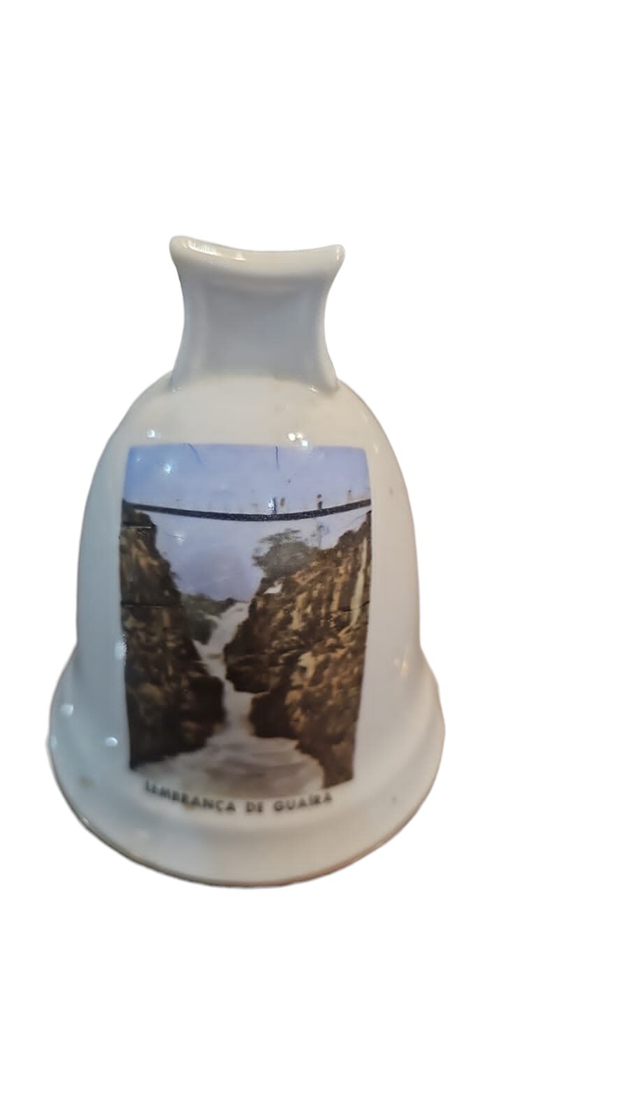 Antigo sino de porcelana com badalo