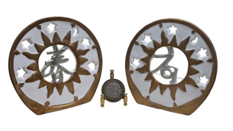 Par de velas de mesa decorativas com temas astrológicos em porcelana fosca