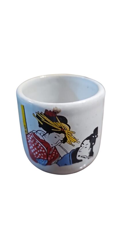 Copinho de louça com arte oriental