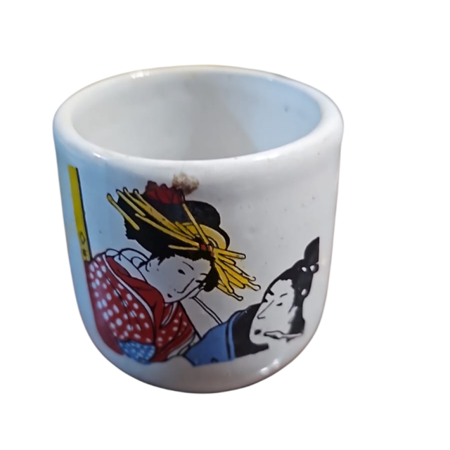 Copinho de louça com arte oriental