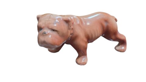 Cachorro em porcelana