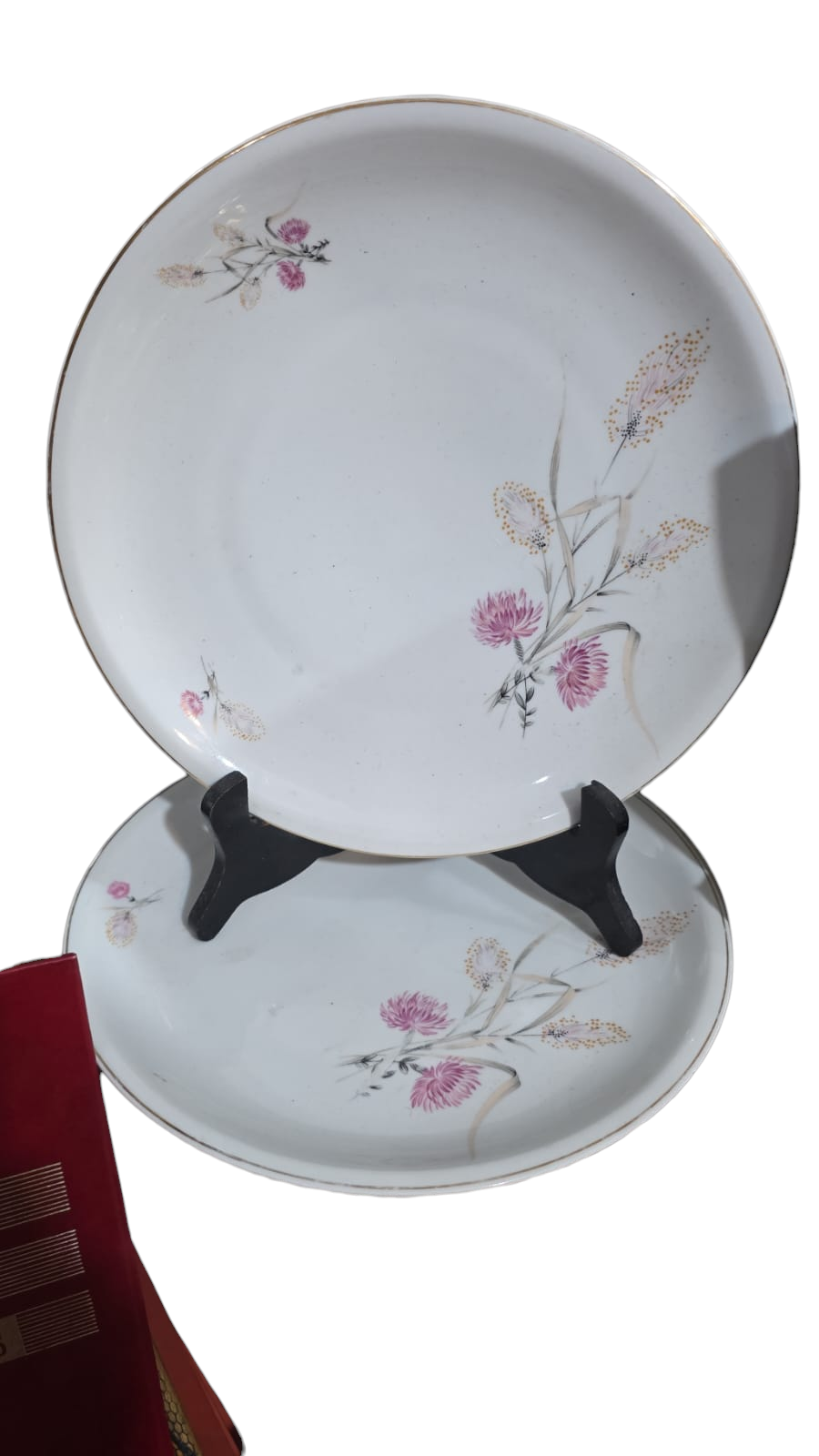 Pratos rasos de porcelana Real, motivos florais