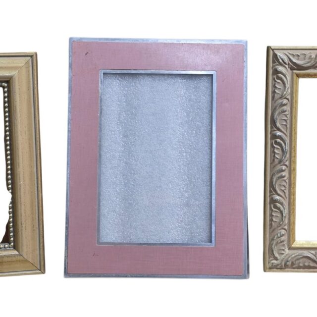 Trio de porta retratos, materiais diversos
