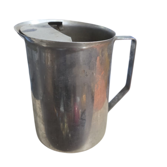Antiga jarra inox com para gelo