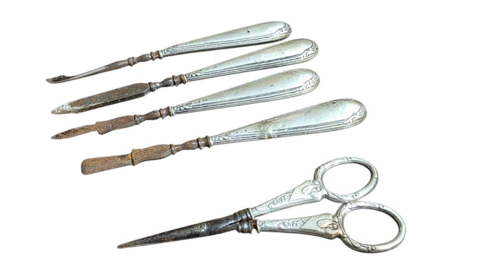 Antigo conjunto para unhas com cabo em prata de lei