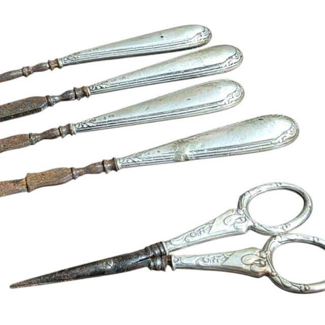Antigo conjunto para unhas com cabo em prata de lei