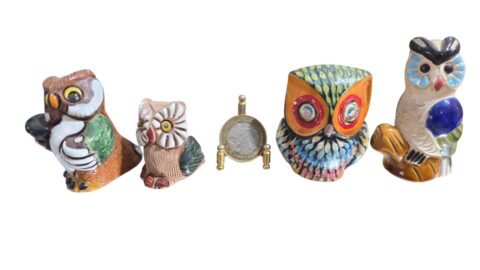 Lote de corujas artesanais de cerâmica
