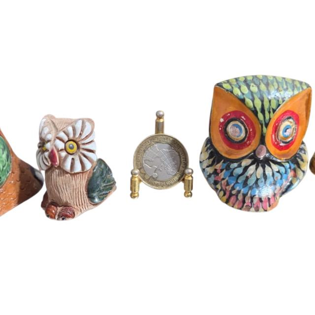 Lote de corujas artesanais de cerâmica