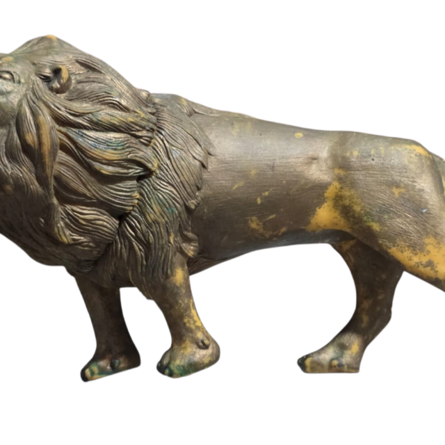 Leão em Vinil com patina dourada