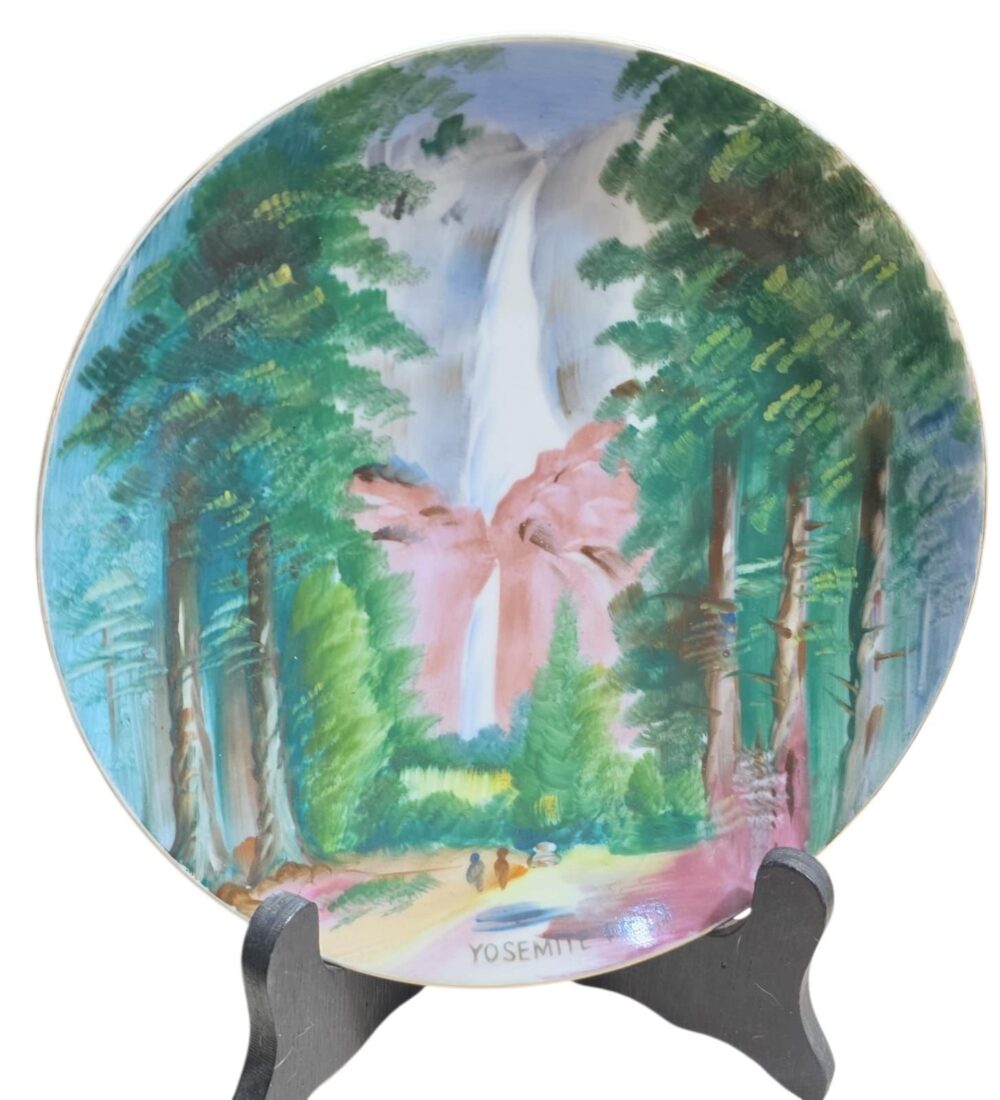 Antiga porcelana japonesa com belíssima arte das cataratas de Yosemite