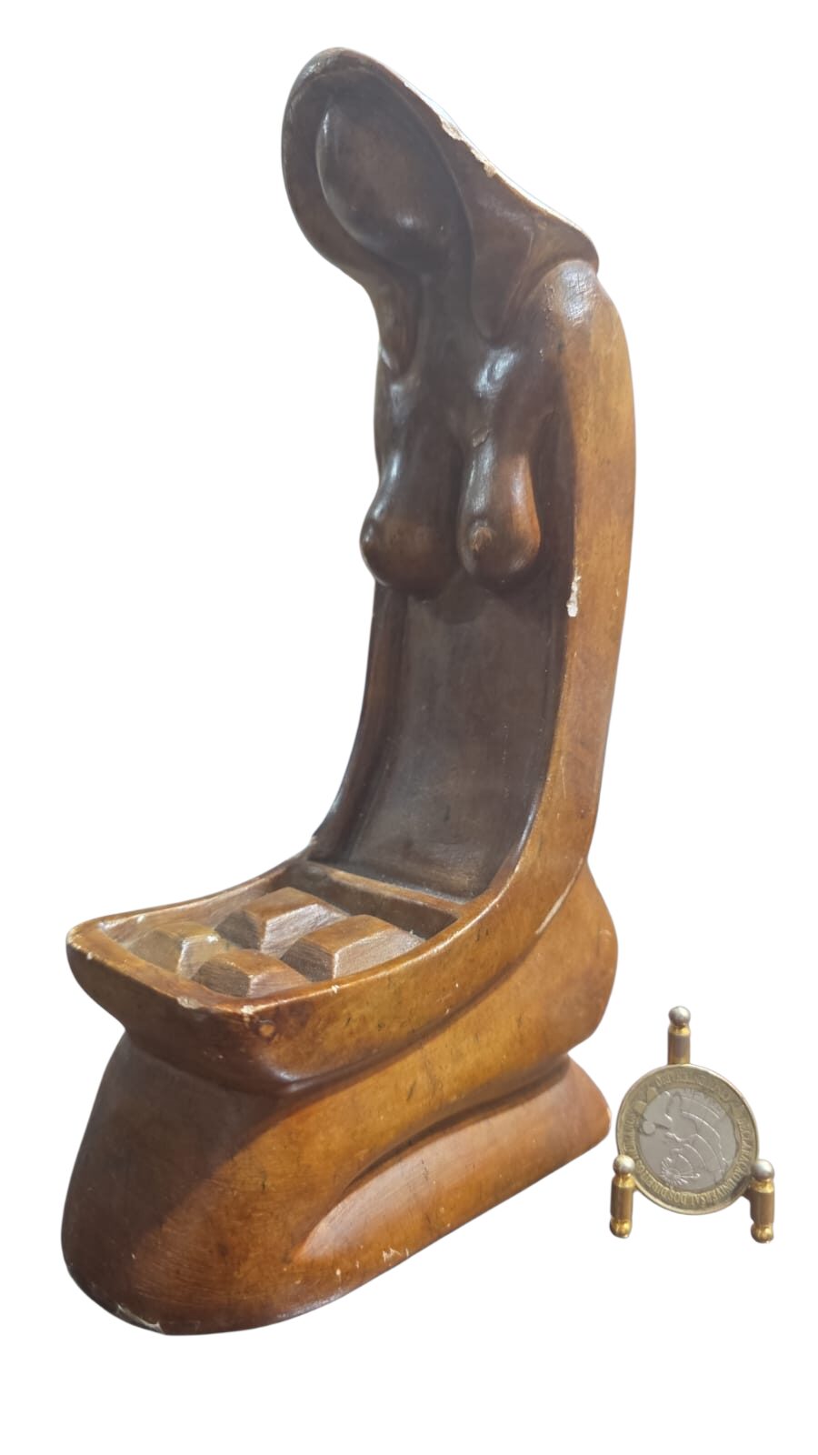Escultura figura feminina de pedra