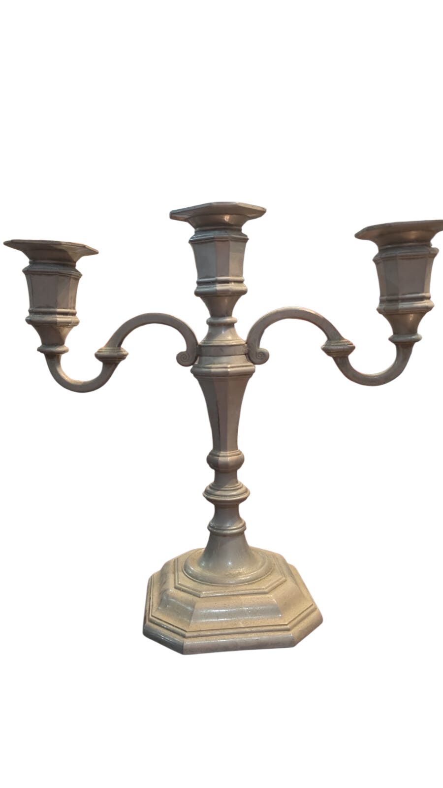 Elegante candelabro para três velas