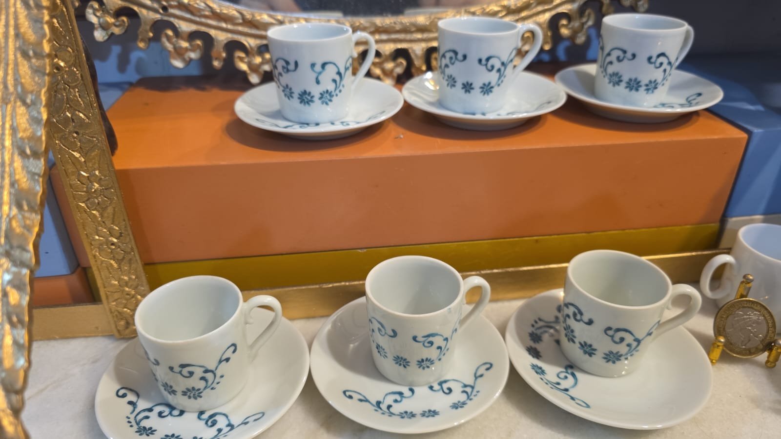 Pequenas xícaras de café com pires - Imagem 3
