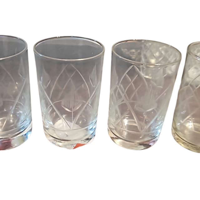 Copos de cristal com belas lapidações