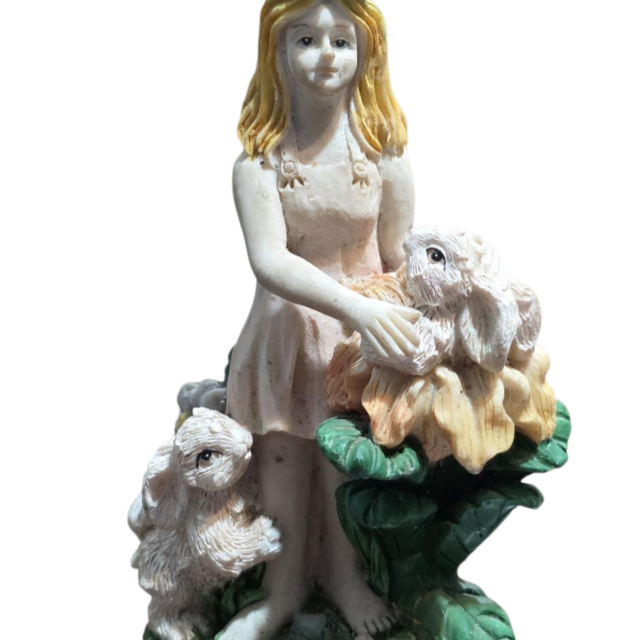 Escultura em resina representando Fadinha