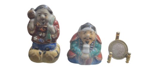 Par de esculturas orientais de porcelana feitas a mão