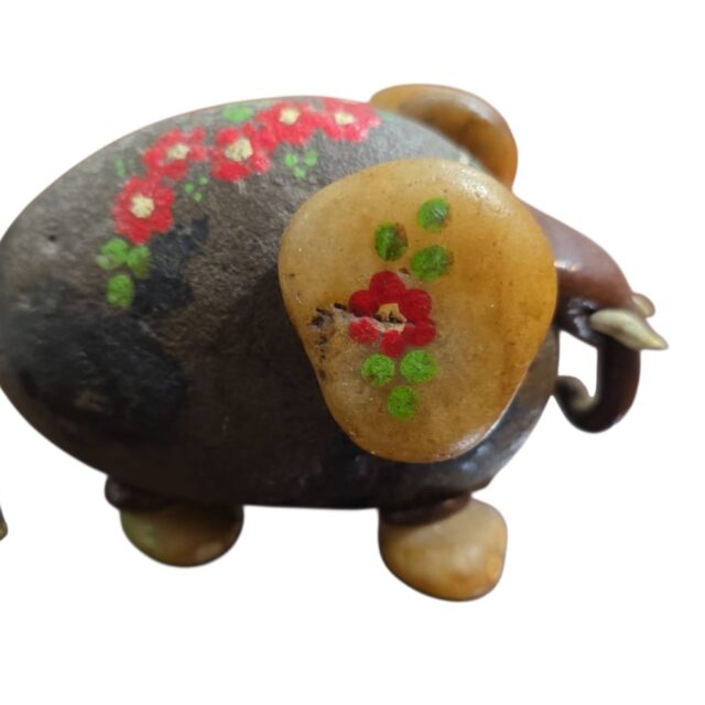 Elefante artesanal de pedras