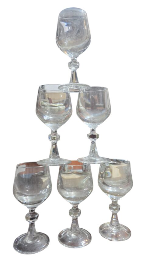 Taças em pesado cristal de boa qualidade, impecáveis, bem prismáticas. (valor unitário)