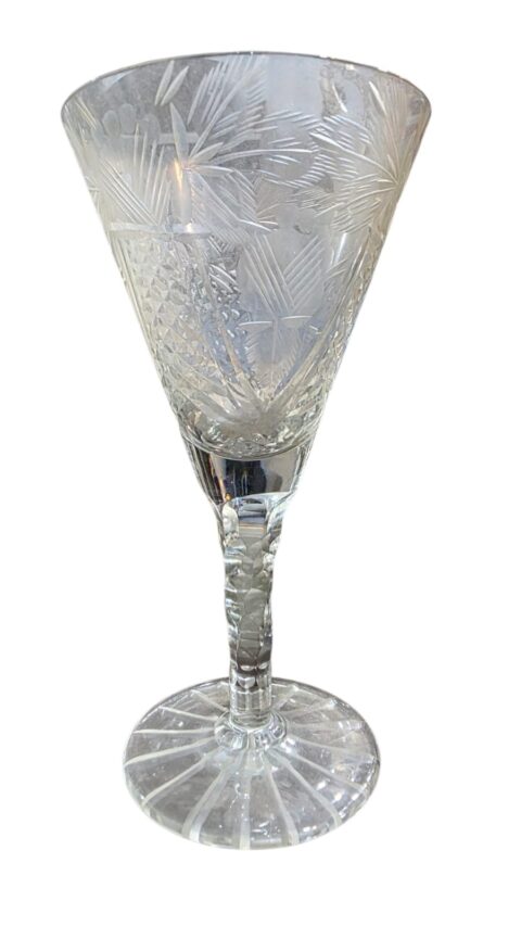Elegante e diferenciada taça de cristal europeu