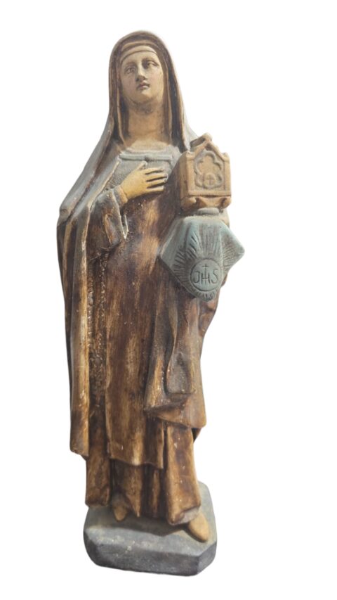 Antiga e bela imagem sacra em estuque