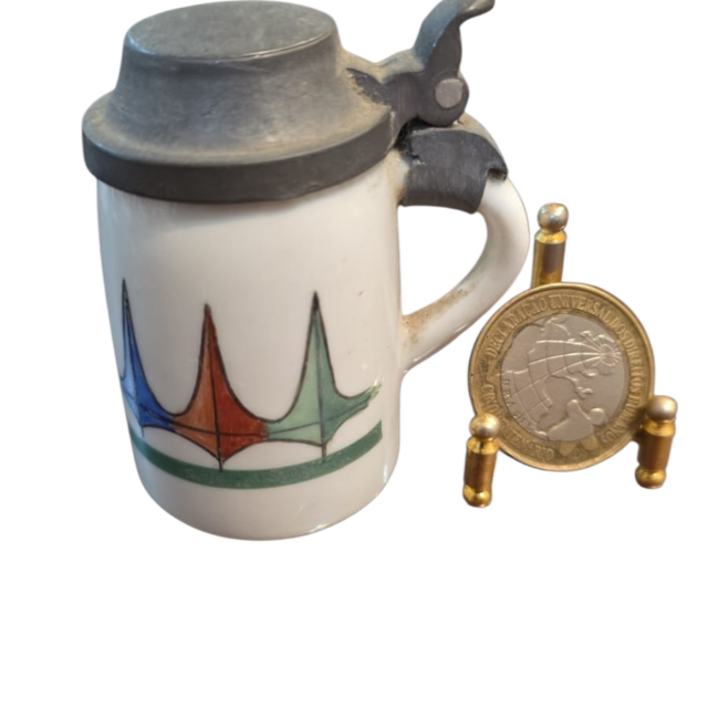 Antiga pequena Tankard pintada a mão