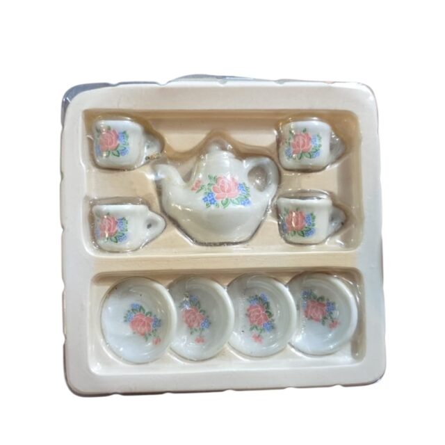 Conjunto de miniaturas de porcelana, na caixa original