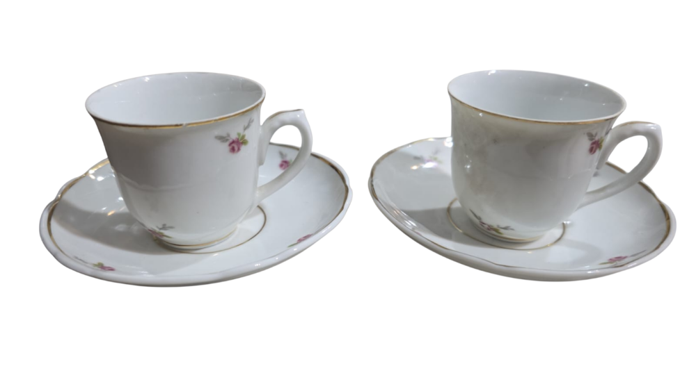 Xícaras de café com pires porcelana Real. (valor unitário)