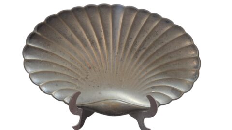 Antiga petisqueira concha espessurada a prata