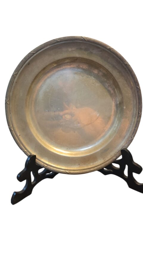 Antiga salva espessurada a prata