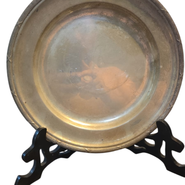 Antiga salva espessurada a prata