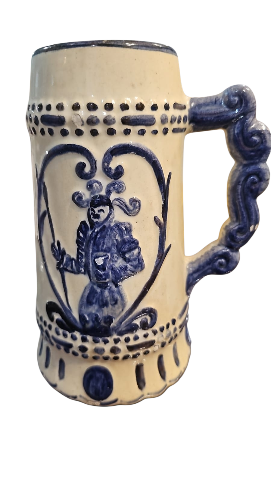 Grande e antiga caneca de louça
