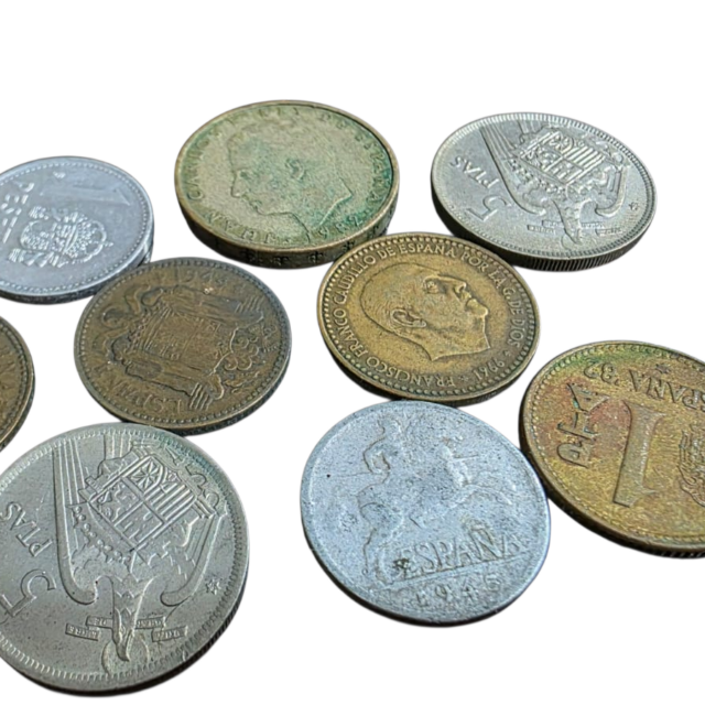 Coleção com nove antigas moedas estrangeiras