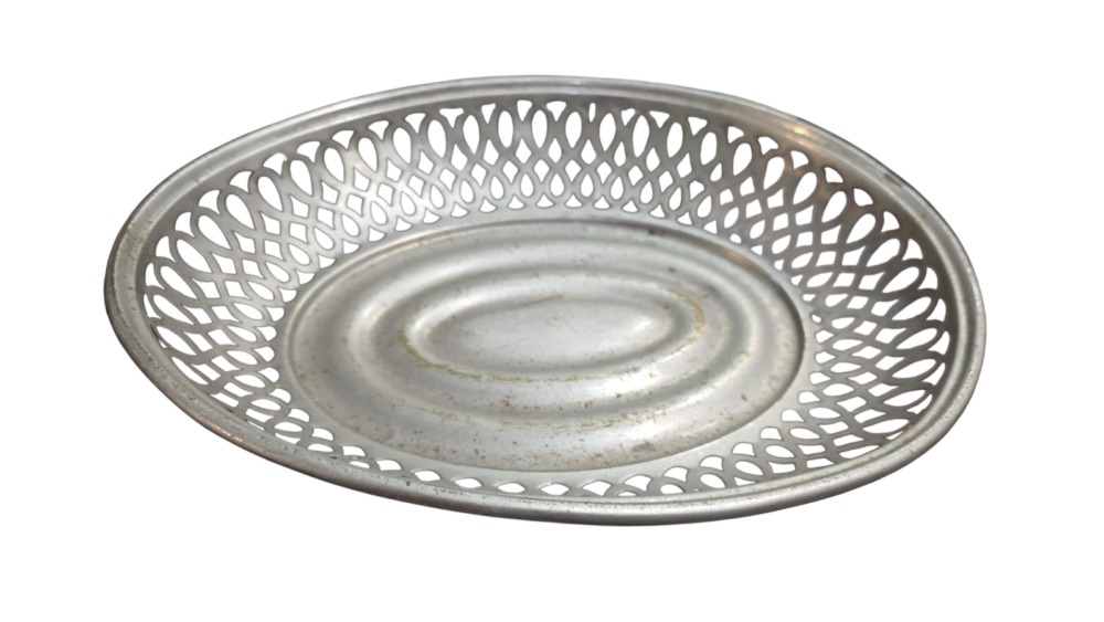 Antiga bandeja de pães espessurada a prata