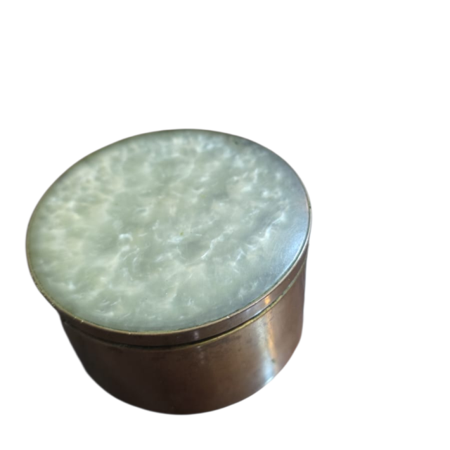Belo e antigo potiche em dourado metal