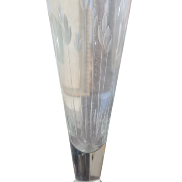 Tulipa de cristal com lapidações vegetalistas