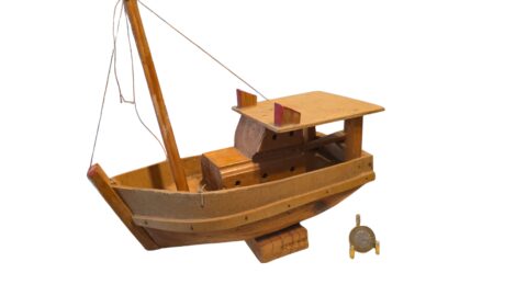 Barco artesanal de madeira
