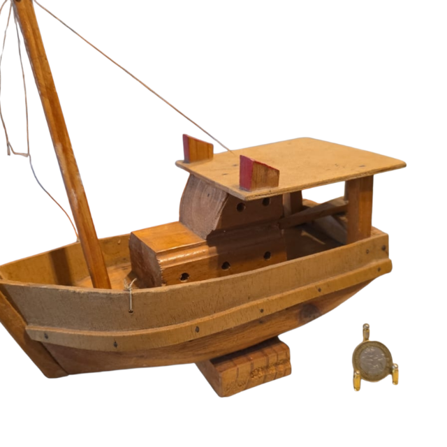 Barco artesanal de madeira