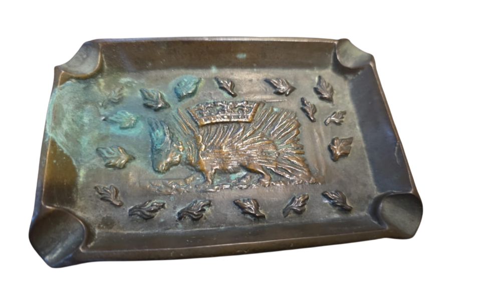 Pesado e antigo cinzeiro de bronze maciço
