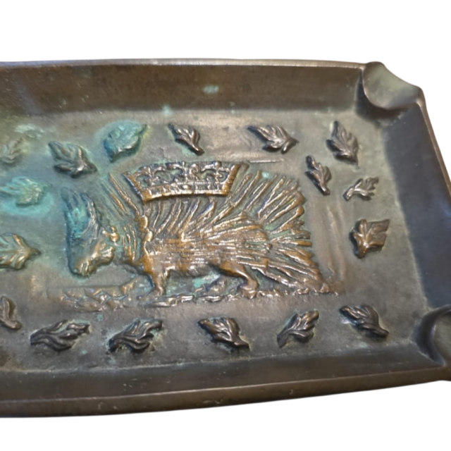 Pesado e antigo cinzeiro de bronze maciço