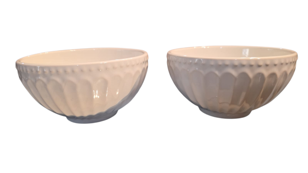 Bowls de porcelana com belos relevos