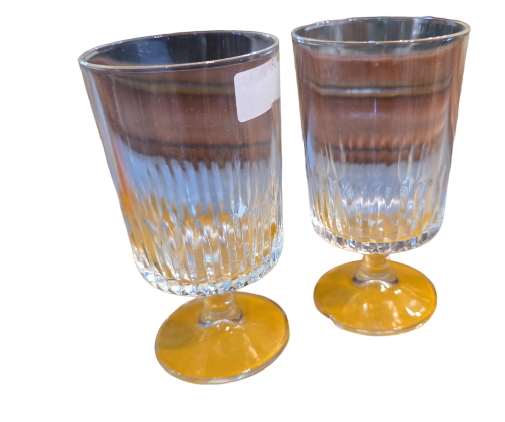 Par de elegantes taças de vidro