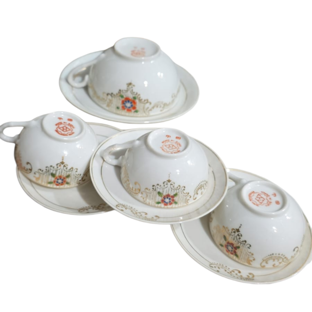Conjunto de xícaras de chá (uma) e café (três) japonesas