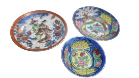 Trio de porcelanas orientais com bela arte