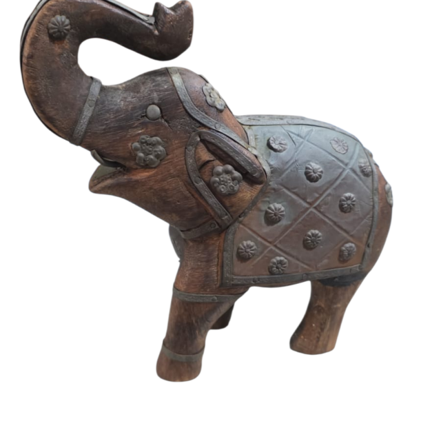 Escultura antiga, paquiderme indiano de madeira, com belos adereços em metal