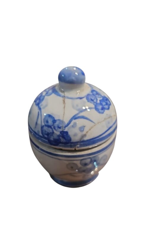 Antiga porcelana chinesa com restauros