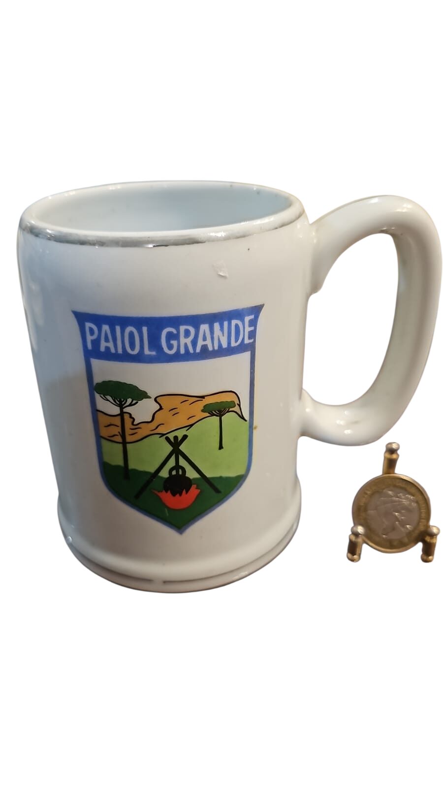 Antiga caneca de porcelana Manufatura Real