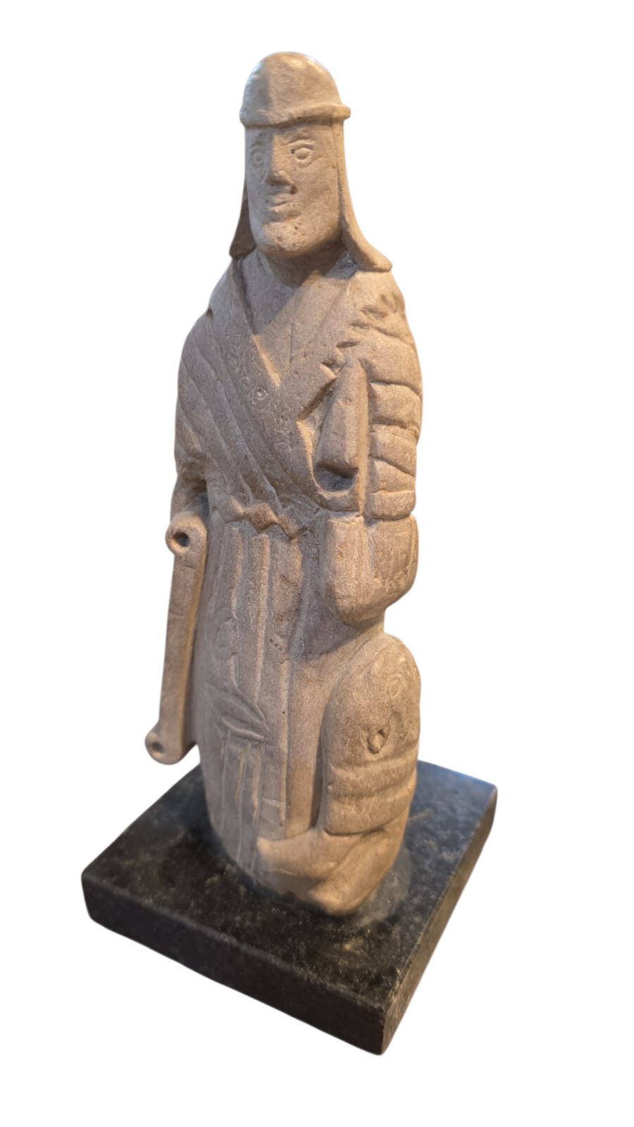 Pesada escultura de pedra representando profeta de Aleijadinho