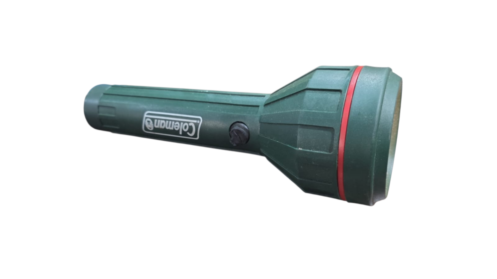 Grande lanterna vintage Coleman, em funcionamento