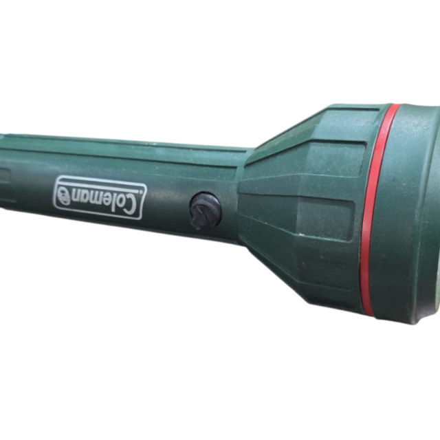 Grande lanterna vintage Coleman, em funcionamento