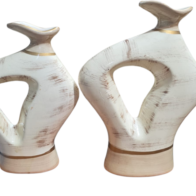 Par de elegantes vasos de cerâmica